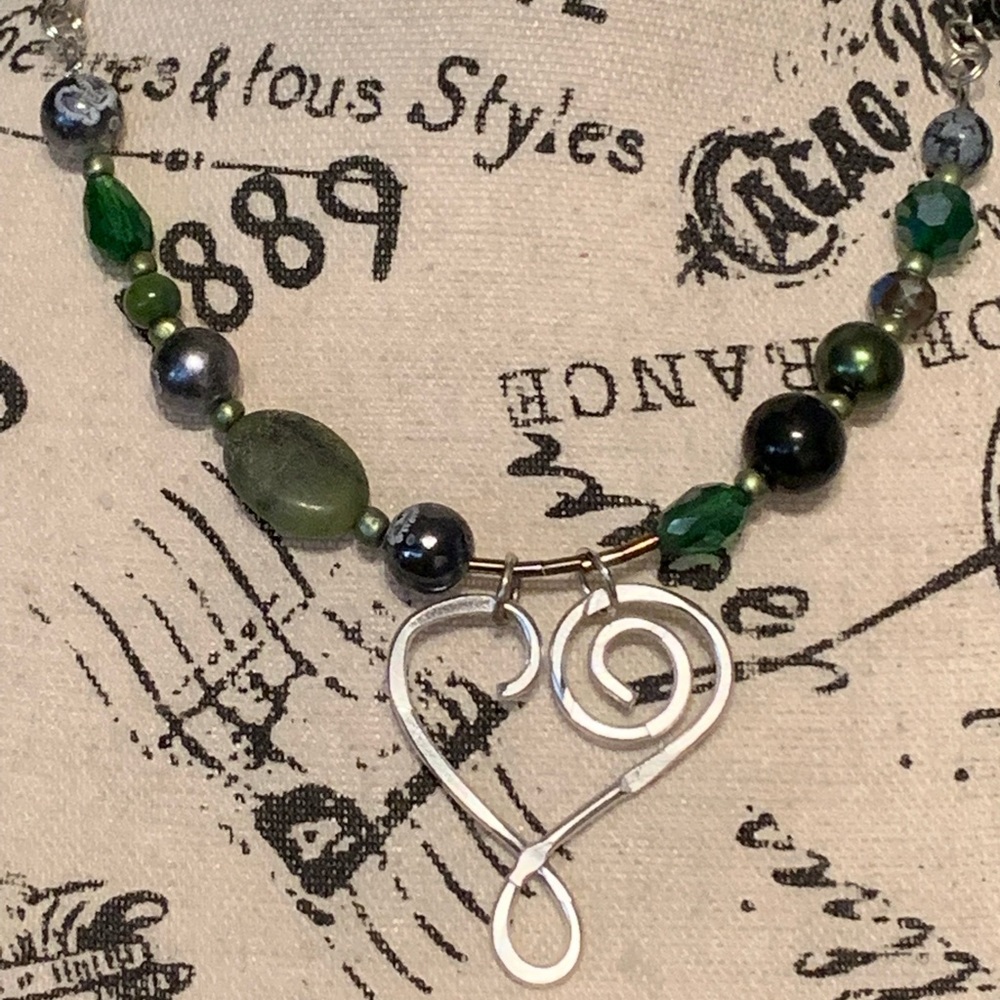 💚 beaded necklace with heart by an artist 💚